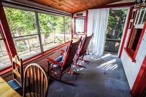 Interior - LAKE FRONT: Cozy 4-bedroom lake CAMP with WiFi and an outdoor firepit! (Ashburnham)