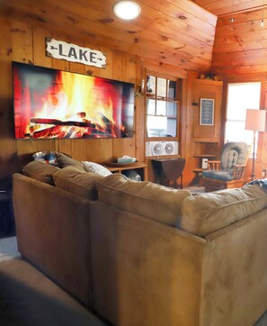 Interior - LAKE FRONT: Cozy 4-bedroom lake CAMP with WiFi and an outdoor firepit! (Ashburnham)