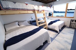 4 bedrooms, free WiFi, bed sheets