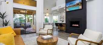 Luxurious 2 Bedroom Townhome with a Heated Pool, Hot Tub, an Unbeatable Location