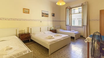 Quadruple Room | Down comforters, desk, soundproofing, free WiFi