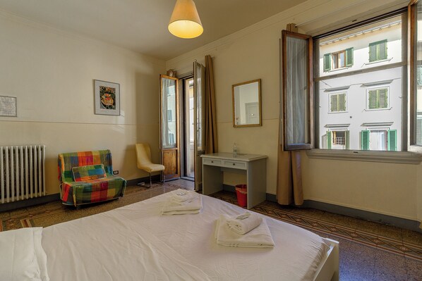 Chambre Triple, balcon