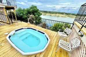 Outdoor spa tub - Lakeside Luxury Condo w/ Wake Surf Boat, Pool, Hot Tub, 35min From Austin (Spicewood)