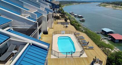 Lakeside Luxury Condo w/ Wake Surf Boat, Pool, Hot Tub, 35min From Austin