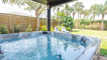 Bain à remous extérieur