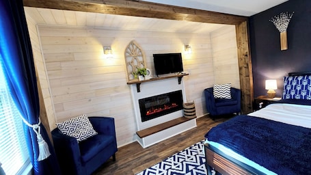 2 bedrooms, desk, free WiFi, bed sheets. Historic Cozy Apartment 1 Bedroom In Peaceful Boonville