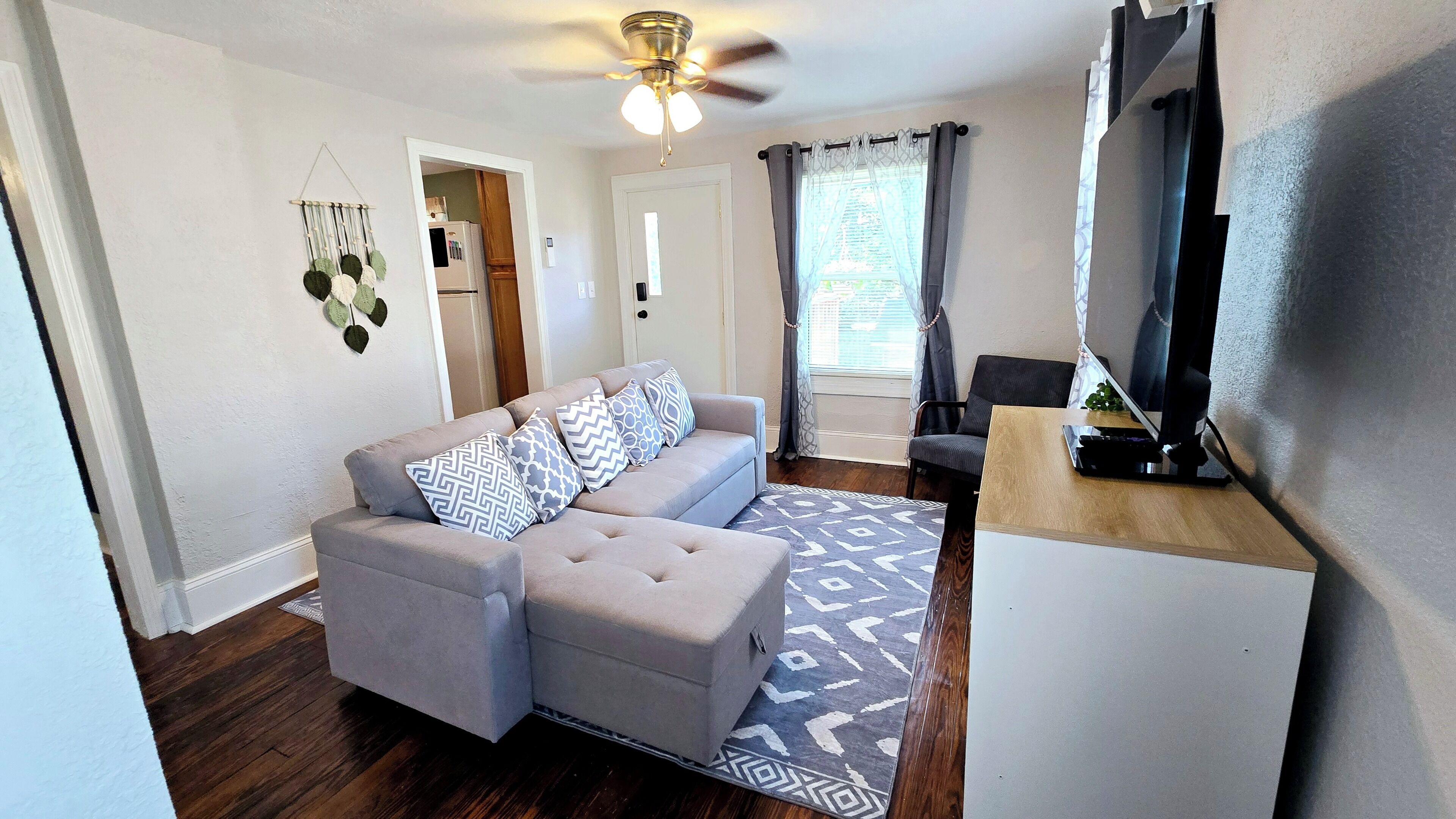 Smart-tv och eldstad