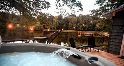 Cozy Lakefront Cottage with Hot Tub on 25-Acre Private Retreat