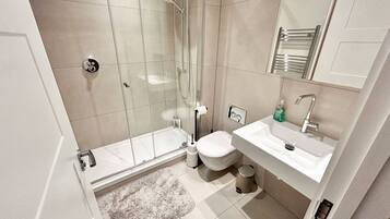 Ympäristöystävälliset hygieniatuotteet, hiustenkuivaaja, pyyhkeet