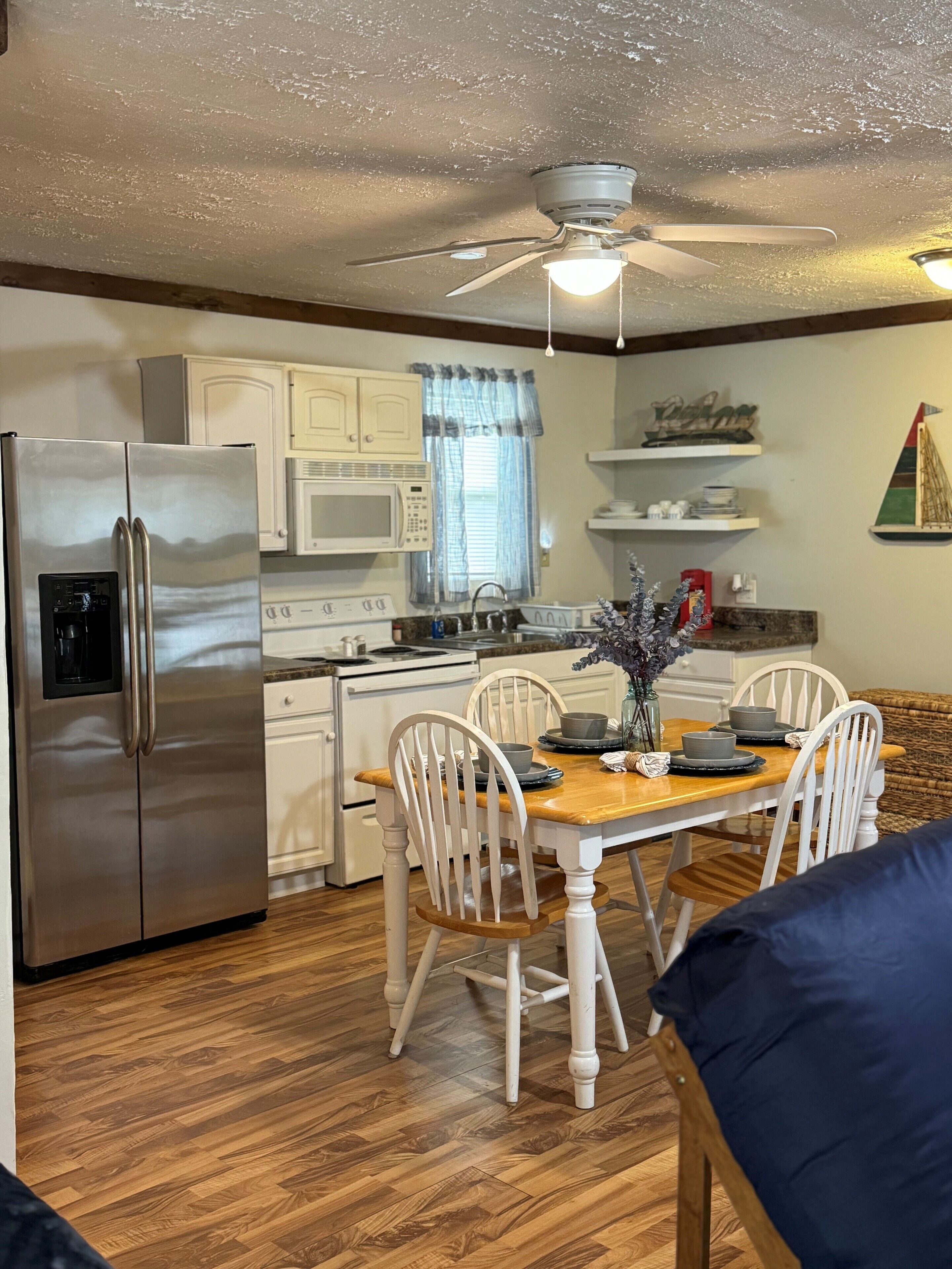 冰箱、微波炉、烤箱、炉灶