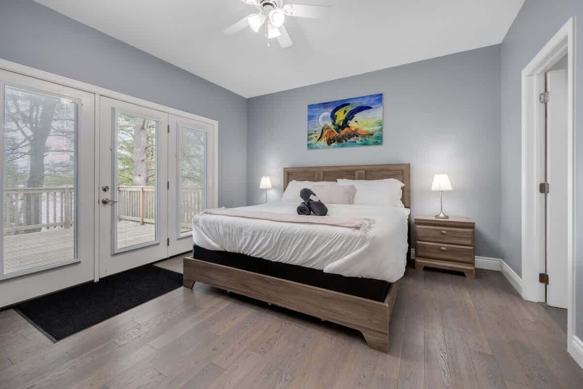 6 bedrooms, iron/ironing board, free WiFi, bed sheets