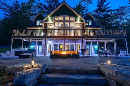 Exterior. LUX Lakefront: Slps18+Pickleball+HotTub+Sauna+MORE