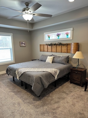 4 bedrooms, in-room safe, free WiFi, bed sheets - Brand new house across from Crystal Mountain Resort. Great for family gatherings (Thompsonville)