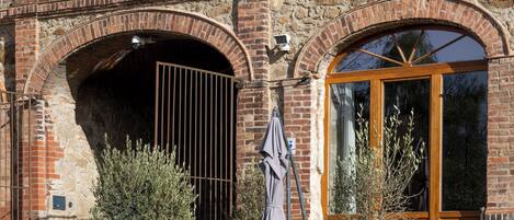 HexenburgbeiDresden Stylishes Designerappartement mit Schlafsofa, Terrasse - Nähe Sächsische Schweiz | Terraço/pátio