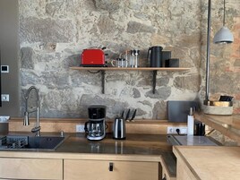 Microondas, horno, placa de cocina, cafetera/tetera