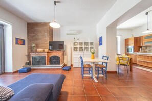 TV - Villangelo - Camera con Bagno Privato - Titta (Aiello del Sabato)