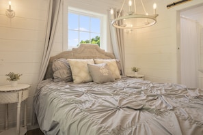 2 slaapkamers, een strijkplank/strijkijzer, gratis wifi, beddengoed