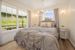 2 slaapkamers, een strijkplank/strijkijzer, gratis wifi, beddengoed