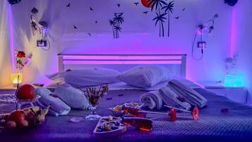 2 chambres, fer et planche Ă repasser