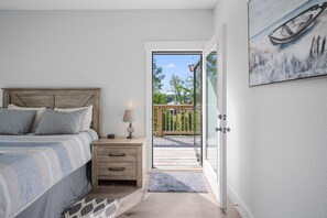 4 bedrooms, desk, iron/ironing board, free WiFi - Near Lake! Pool! Free Tickets (Sevierville)