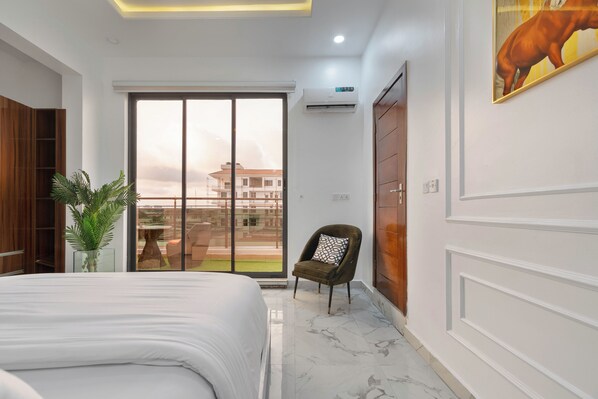 2 habitaciones, tabla de planchar con plancha, wifi y ropa de cama