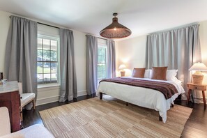 3 chambres, coffres-forts dans les chambres, bureau