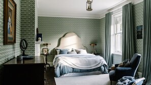 6 bedrooms, desk, iron/ironing board, free WiFi