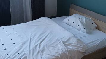 3 chambres, fer et planche à repasser, Wi-Fi, draps fournis