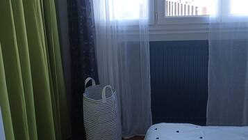 3 chambres, fer et planche à repasser, Wi-Fi, draps fournis