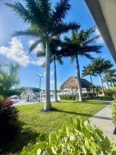 Cozy hotel suite beach style 