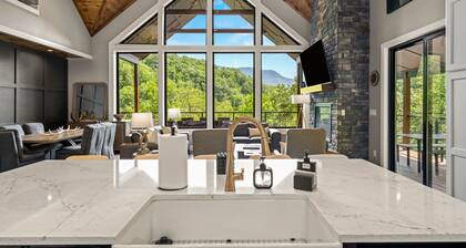 Brand New Ultra Luxury Villa in Gatlinburg Mountain Views