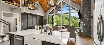 Brand New Ultra Luxury Villa in Gatlinburg Mountain Views