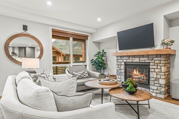 TV, fireplace - 2 Bed/2.5Bath Spring Creek Retreat - Sleeps 8 (Canmore)