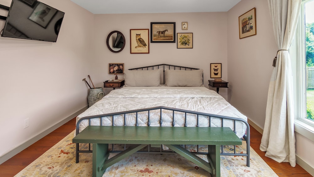 2 Bedroom Cottage-cozy Winter Vibes With Wood Stove And Hot Tub - Les Hamptons, NY