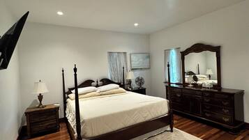 7 bedrooms, iron/ironing board, WiFi, bed sheets