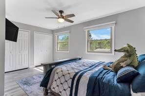2 bedrooms, desk, iron/ironing board, free WiFi
