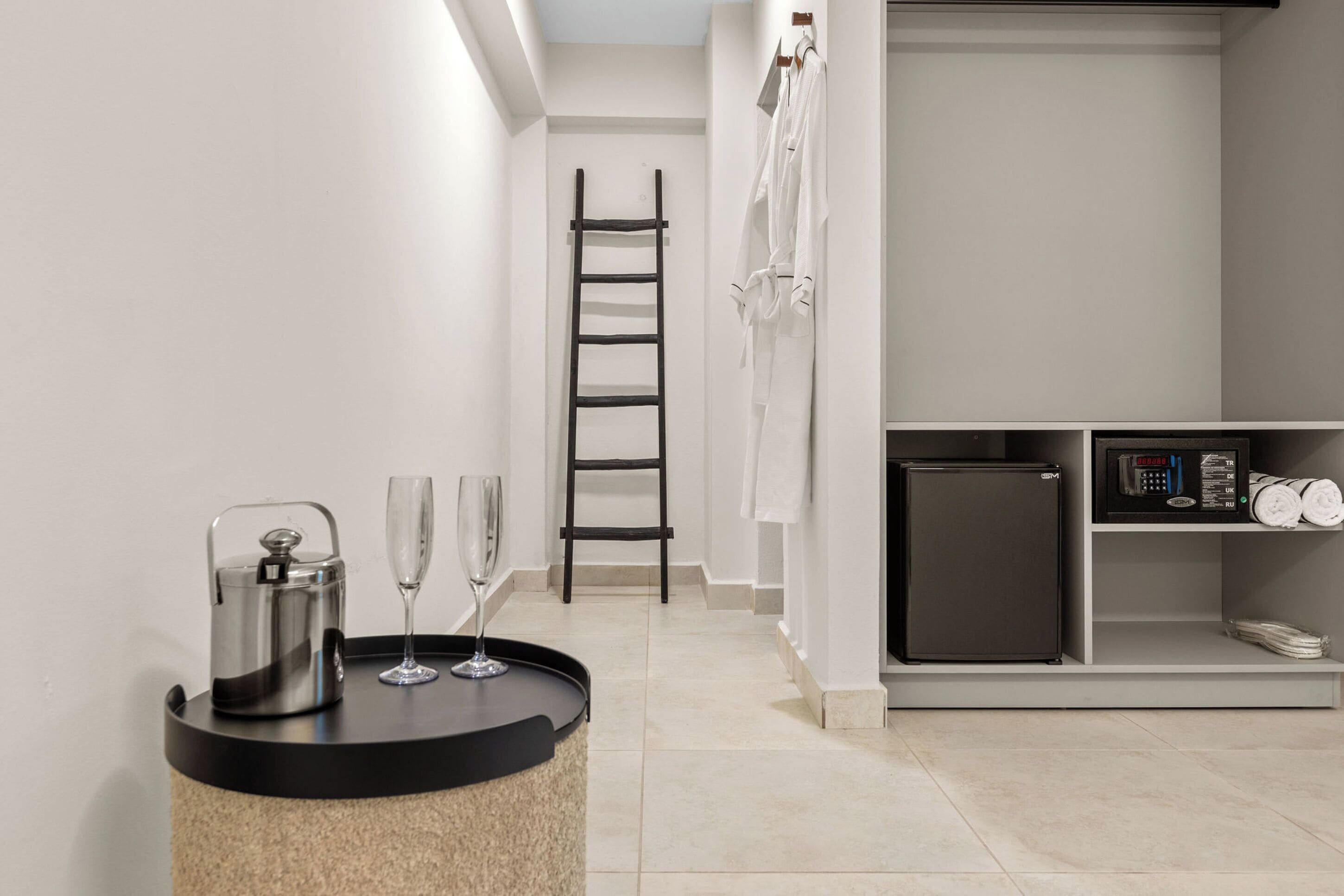 Habitación superior, 1 cama Queen size | Servicios de la habitación