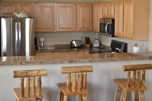 Réfrigérateur, micro-ondes, four, lave-vaisselle