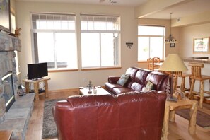 Televisie en een open haard