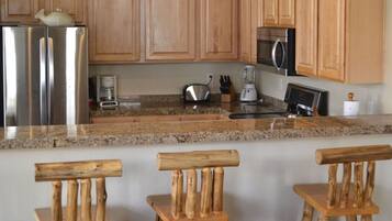 Réfrigérateur, micro-ondes, four, lave-vaisselle