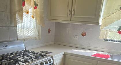 Charming 3-bedroom house with WiFi and AC in lovely St Johns