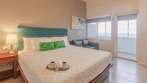 Double Room | Peti besi dalam bilik, meja, Wi-fi percuma, cadar katil 