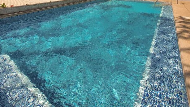 Kolam renang terbuka 
