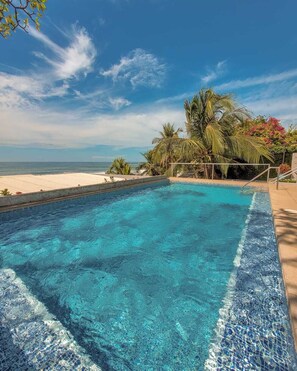 Outdoor pool - PARGOS (Tamanique)