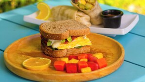 Termasuk sarapan pesanan masak setiap hari 
