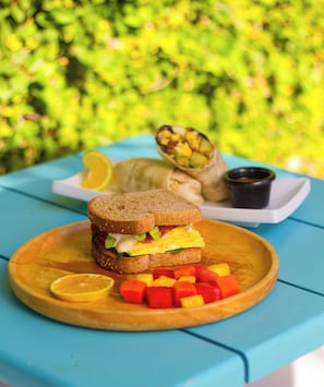 Free daily cooked-to-order breakfast - PARGOS (Tamanique)