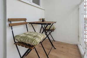 Apartament, balcó, vistes a la ciutat | 2 dormitoris, planxa i posts de planxar i wifi gratuïta 