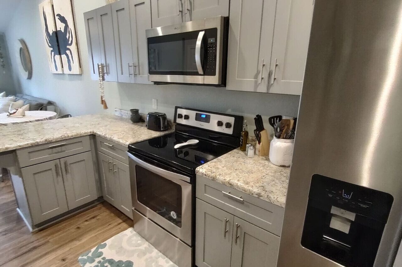 冰箱、微波炉、烤箱、炉灶