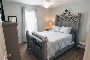 Strykjärn/strykbräda, wi-fi och sängkläder