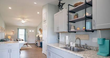 Shrimp Shack - Close to Downtown & Beaches - King Bed - Boat Parking - NO Pet Fees !